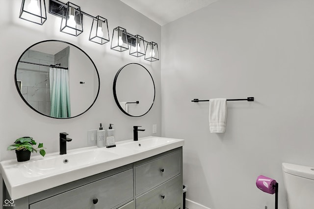 full bathroom with baseboards, toilet, double vanity, and a shower with curtain