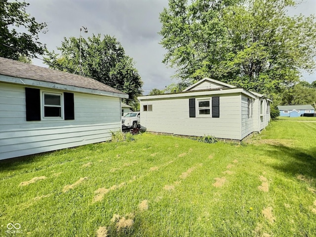 back of house featuring a yard