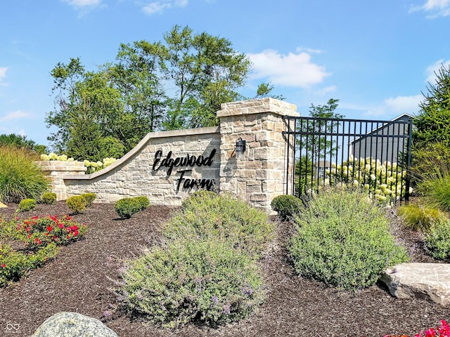 view of community / neighborhood sign