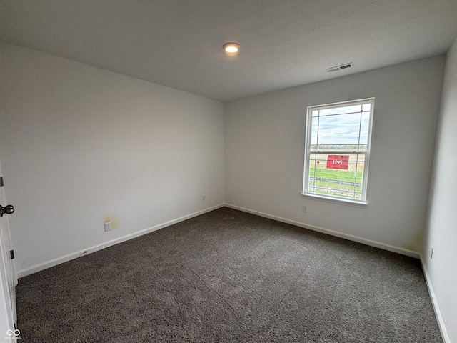 empty room featuring carpet floors, baseboards, and recessed lighting