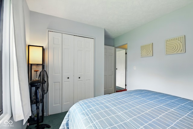 bedroom with carpet flooring and a closet