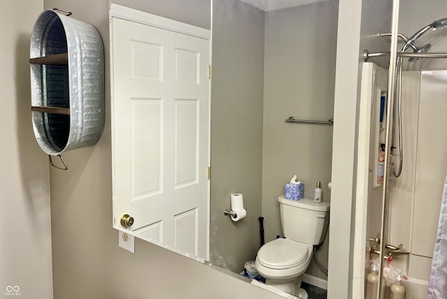 bathroom featuring toilet and baseboards