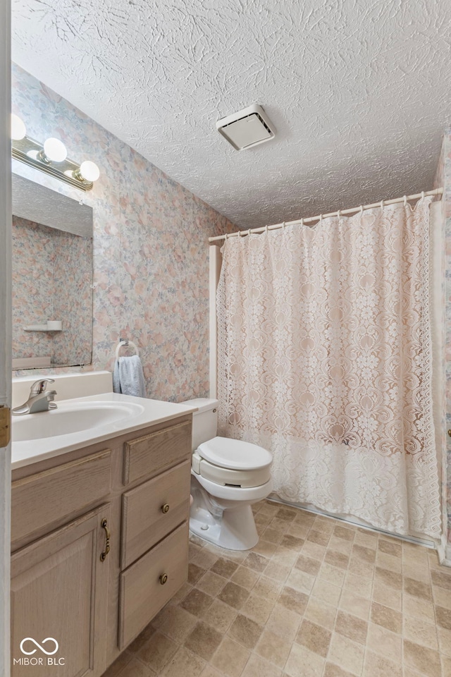 bathroom featuring wallpapered walls, vanity, a textured ceiling, toilet, and a shower with shower curtain