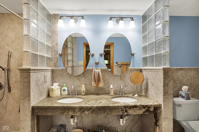 2769 S 800 W, Indianapolis, IN 46239 - full bathroom featuring tile walls, toilet, and double sink