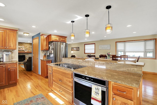 2769 S 800 W, Indianapolis, IN 46239 - kitchen featuring appliances with stainless steel finishes, light wood-style floors, tasteful backsplash, plenty of natural light, and recessed lighting