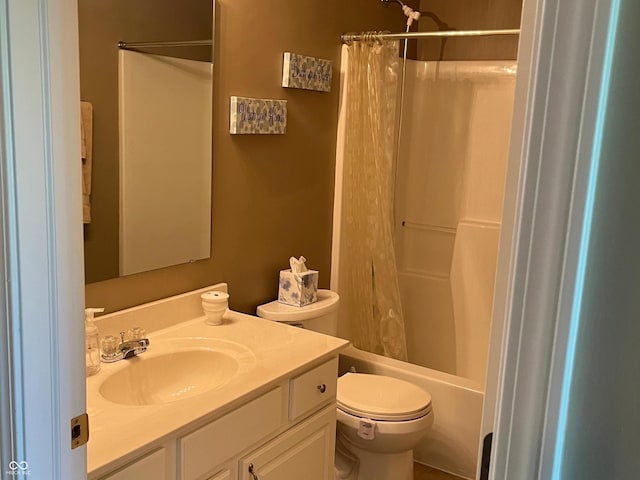 14058 Southwood Cir, Fishers, IN 46037 - bathroom with toilet, vanity, and shower / bathtub combination with curtain