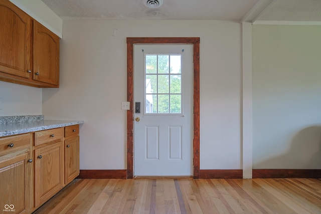 9855 N State Highway 7, Elizabethtown, IN 47232 - entryway with light wood-type flooring and baseboards