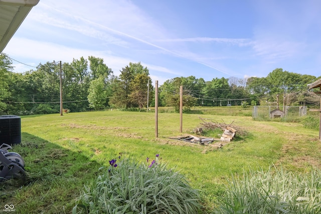 9855 N State Highway 7, Elizabethtown, IN 47232 - view of yard featuring central AC
