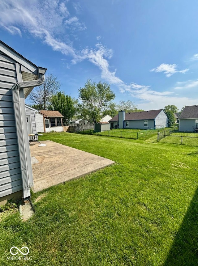 view of yard featuring a patio area