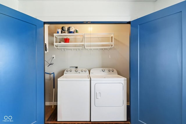253 E Minnesota St, Indianapolis, IN 46225 - clothes washing area featuring independent washer and dryer