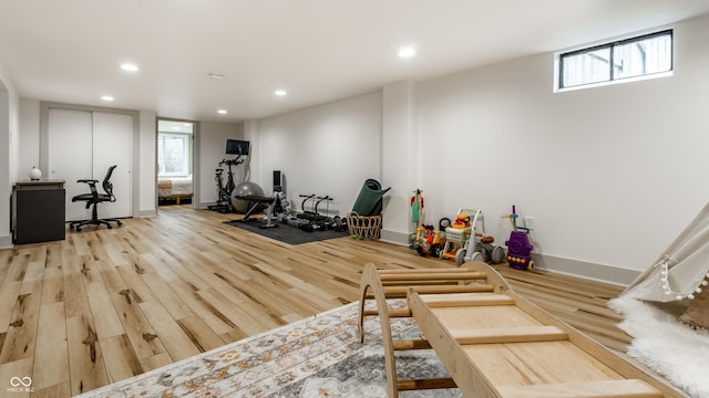 workout area featuring recessed lighting, wood finished floors, and baseboards