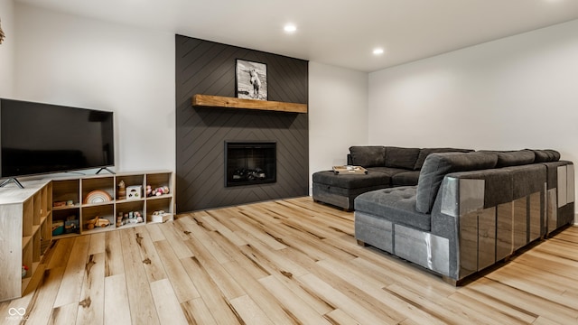 living room featuring wood finished floors, recessed lighting, and a fireplace