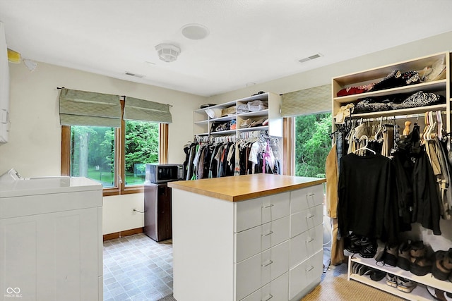 1530 E 75th St, Indianapolis, IN 46240 - spacious closet featuring separate washer and dryer