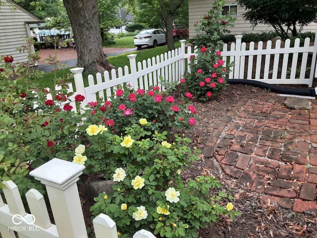 744 Gilbert Ave, Indianapolis, IN 46227 - view of yard featuring fence