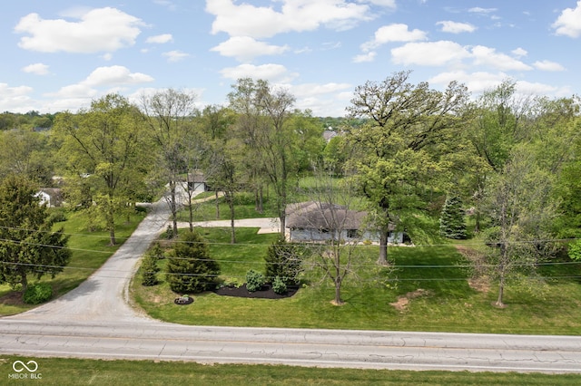 view of property's community featuring a yard
