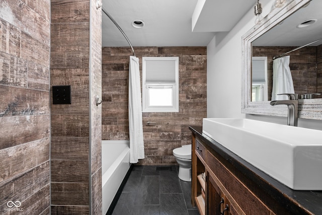 bathroom with toilet, vanity, and shower / bath combo
