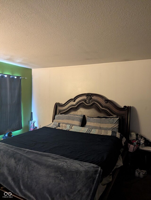 10425 Candy Apple Ln, Indianapolis, IN 46235 - bedroom featuring a textured ceiling