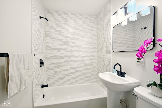 full bath featuring toilet and bathing tub / shower combination