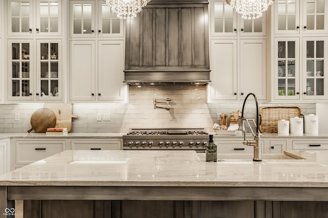 6734 W Stonegate Dr, Zionsville, IN 46077 - kitchen with a chandelier, gas range, and white cabinets