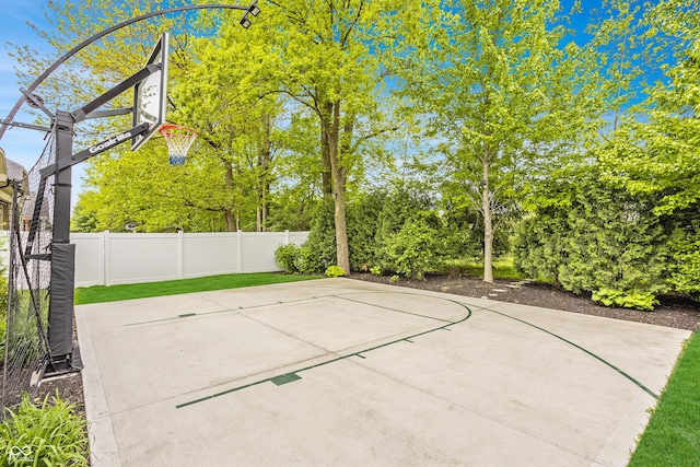6734 W Stonegate Dr, Zionsville, IN 46077 - view of basketball court featuring basketball court and fence