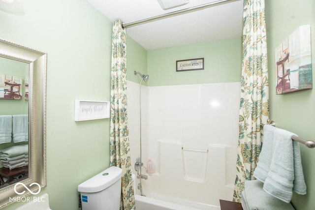 bathroom featuring shower / bath combo with shower curtain and toilet