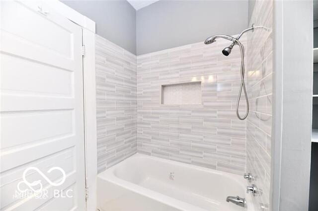 full bath with shower / bathtub combination
