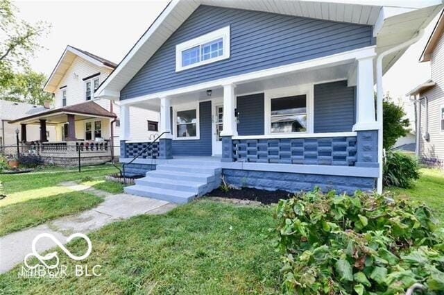 view of front of property with a porch and a front yard