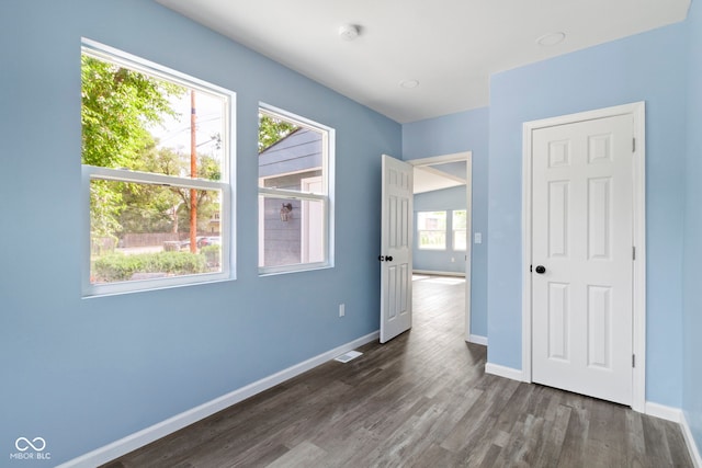 641 E 33rd St, Indianapolis, IN 46205 - unfurnished room featuring dark wood-style flooring, baseboards, and a smoke detector