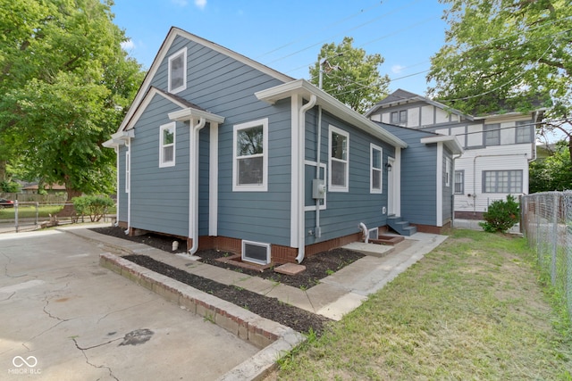 641 E 33rd St, Indianapolis, IN 46205 - view of property exterior with entry steps