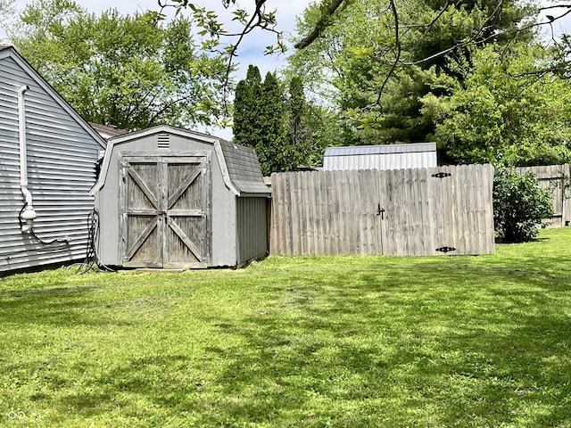 124 Brookside Dr, Hope, IN 47246 - view of yard with a shed and an outdoor structure