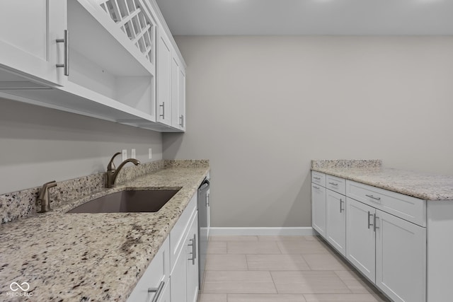 888 Westcreek Dr, Columbus, IN 47201 - laundry area with baseboards and a sink