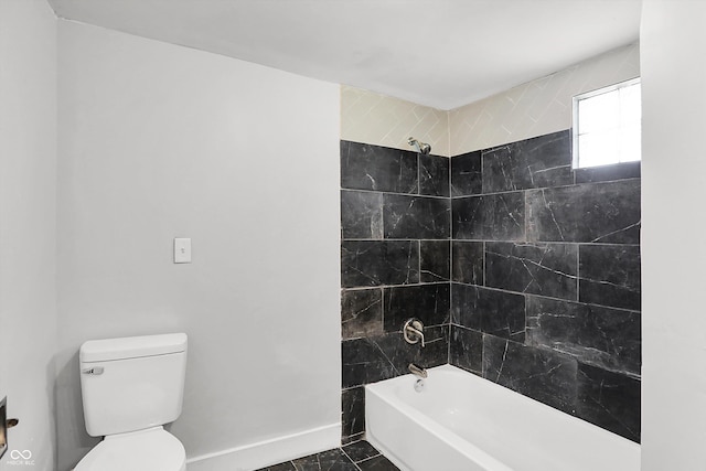 full bath with baseboards, toilet, and shower / bath combination
