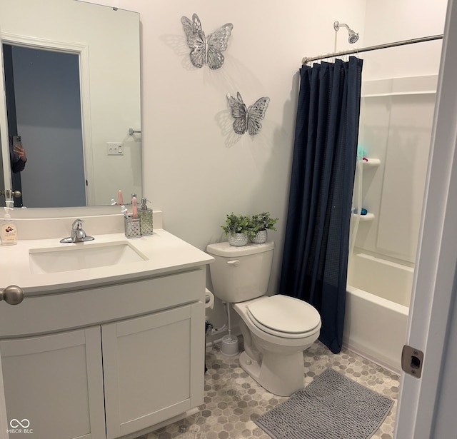 142 Winding Brook Way, Pendleton, IN 46064 - bathroom featuring toilet, vanity, and shower / bath combo