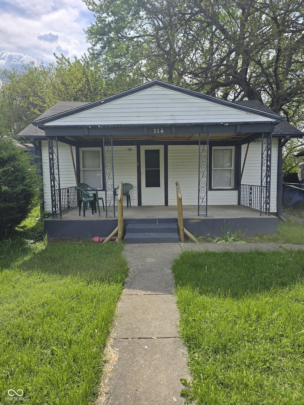 bungalow-style house featuring covered porch