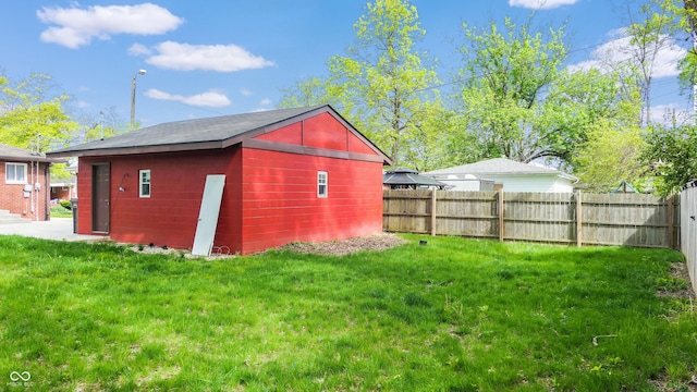 view of outdoor structure with an outbuilding