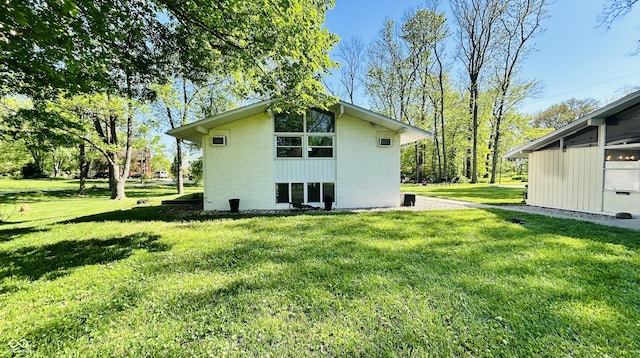 3081 Woodridge Rd, Shelbyville, IN 46176 - rear view of property featuring brick siding and a yard