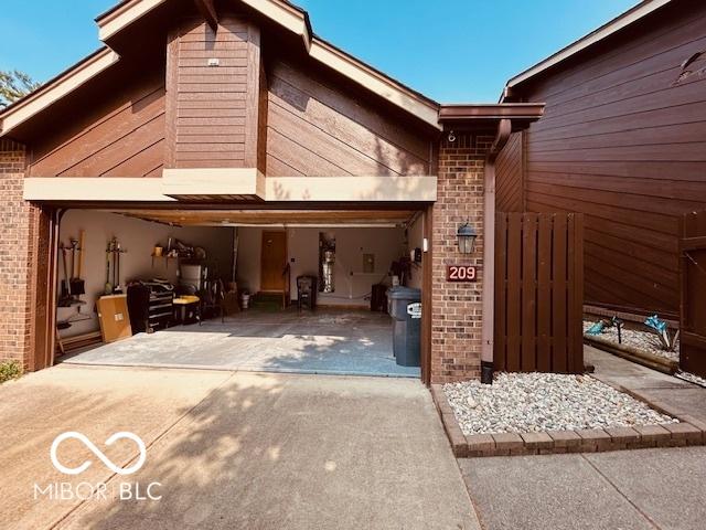 209 Brighton Ct, Greenwood, IN 46143 - garage with driveway