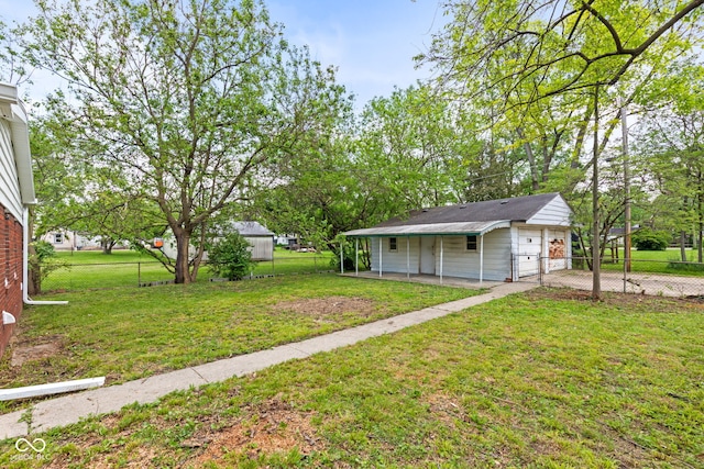 2321 W 26th St, Anderson, IN 46016 - view of yard featuring a garage