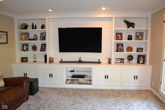 living area with light carpet, ornamental molding, and recessed lighting