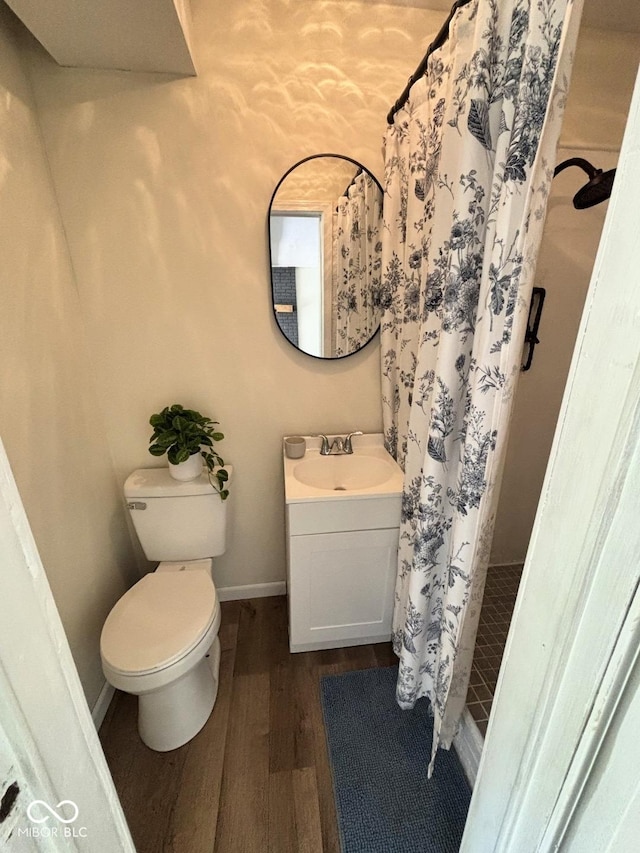 4105 N Cozy Hollow Ln, New Castle, IN 47362 - full bath featuring wood finished floors, vanity, and a shower with curtain