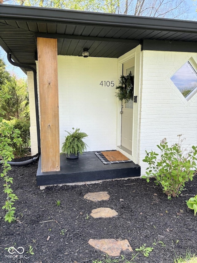 4105 N Cozy Hollow Ln, New Castle, IN 47362 - view of exterior entry with brick siding