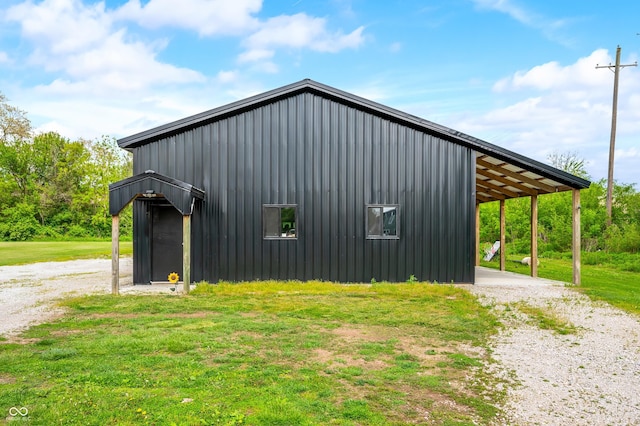 141 W 10th St, Seymour, IN 47274 - view of pole building with a lawn and a carport