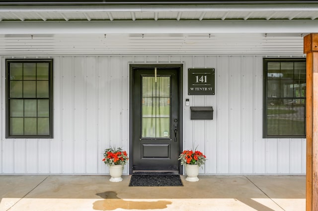 141 W 10th St, Seymour, IN 47274 - view of entrance to property