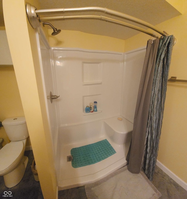 5415 S Chalmers Ct, Bloomington, IN 47403 - bathroom featuring a shower stall, toilet, and baseboards