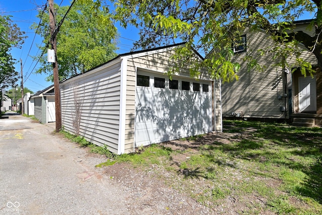 623 Orange St, Indianapolis, IN 46203 - view of detached garage