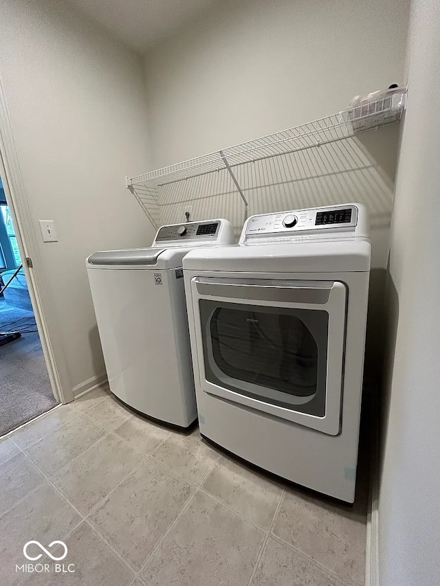 13460 Dewpoint Ln, Fishers, IN 46037 - laundry room with washing machine and clothes dryer and baseboards