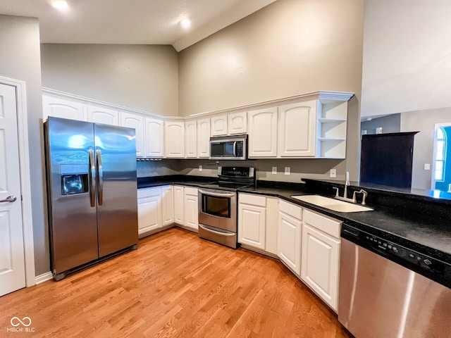 16657 Brownstone Ct, Westfield, IN 46074 - kitchen featuring stainless steel appliances, a sink, open shelves, high vaulted ceiling, and dark countertops