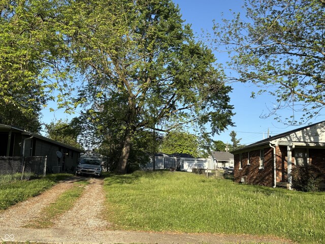 2527 N Tacoma Ave, Indianapolis, IN 46218 - photo 3