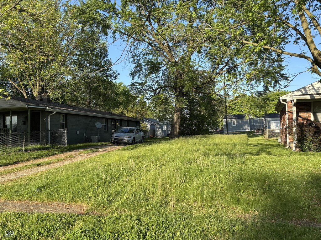 2527 N Tacoma Ave, Indianapolis, IN 46218 - photo 2