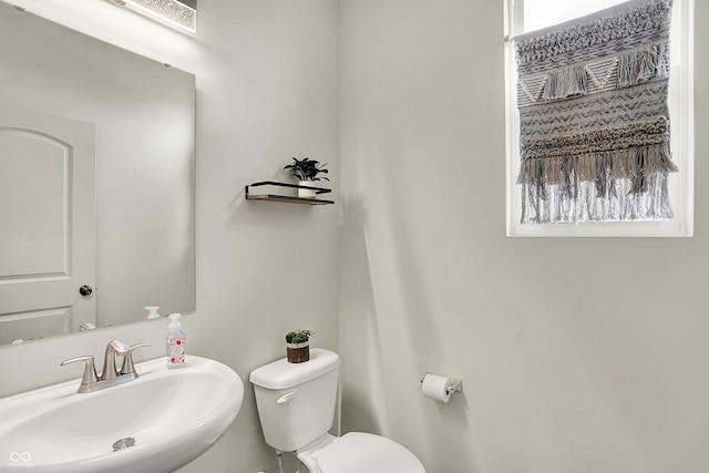 5366 Laurel Crest Run, Noblesville, IN 46062 - half bath with a sink and toilet